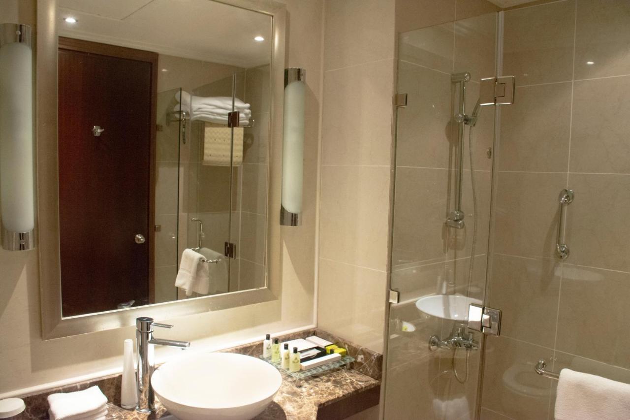 Al Corniche Hotel Jeddah Eksteriør billede A shower cubicle