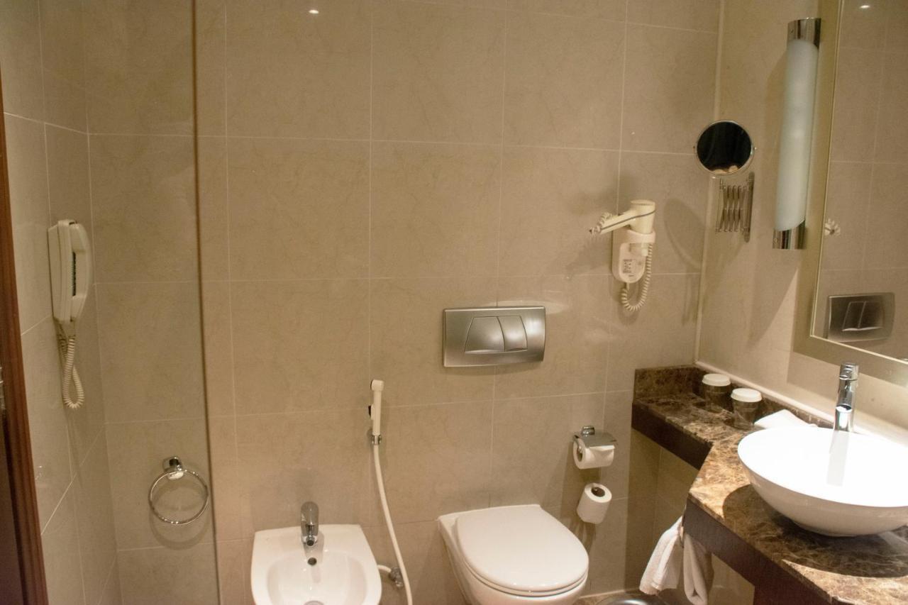 Al Corniche Hotel Jeddah Eksteriør billede Bathroom with bidet