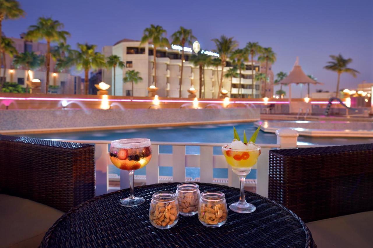 Al Corniche Hotel Jeddah Eksteriør billede The pool at the Hilton Sharm El Sheikh