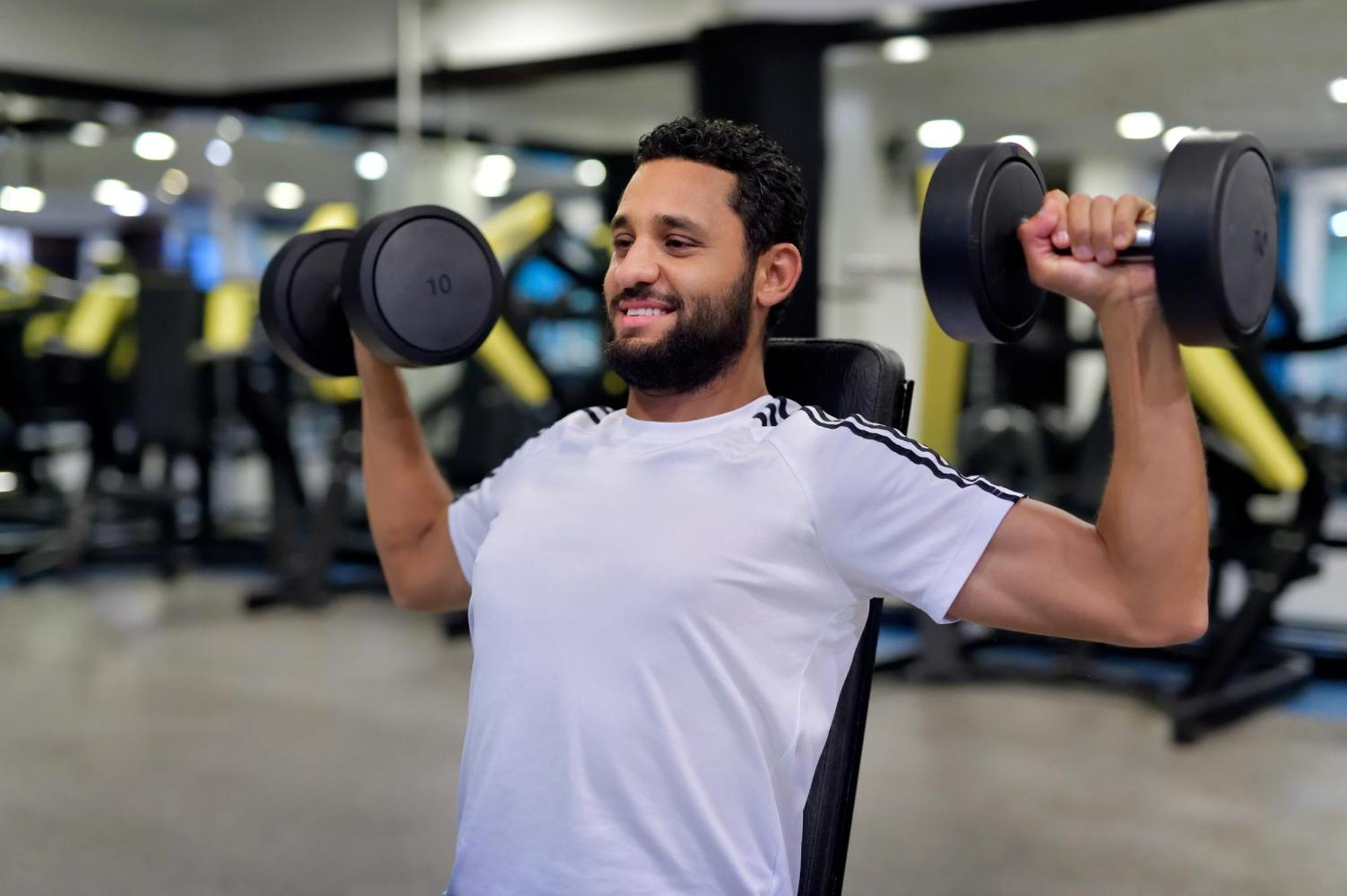 Al Corniche Hotel Jeddah Eksteriør billede Dumbbell shoulder press